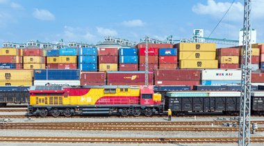 今年西部陸海新通道班列運輸貨物已突破70萬標箱